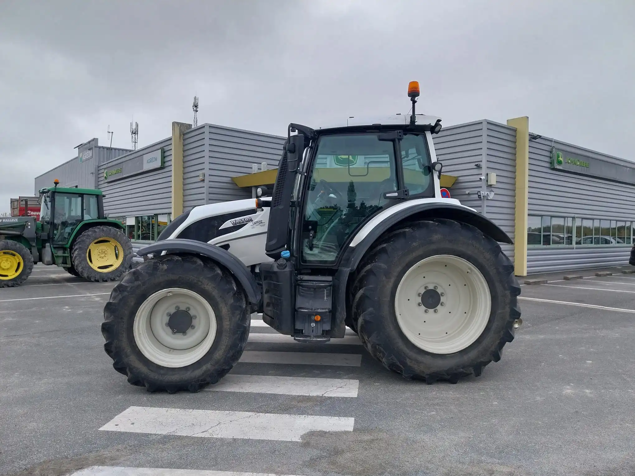 Image VALTRA VALMET TRACTEUR VALTRA SERIE N