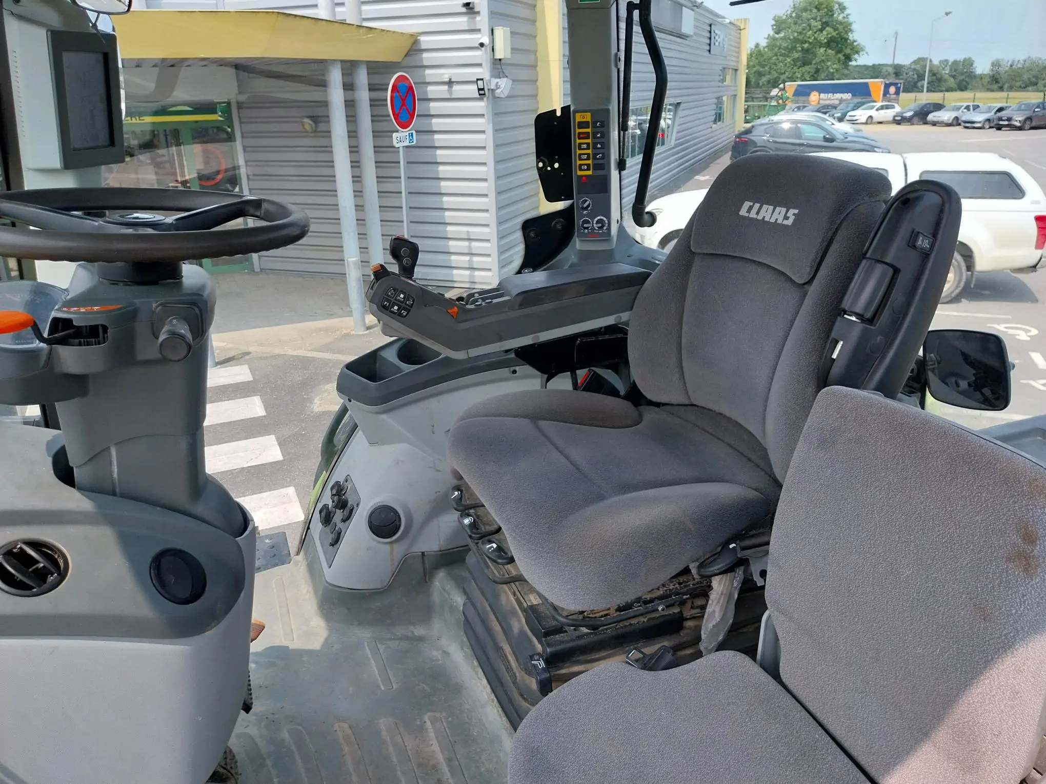 Image CLAAS TRACTEUR CLAAS AXION 840