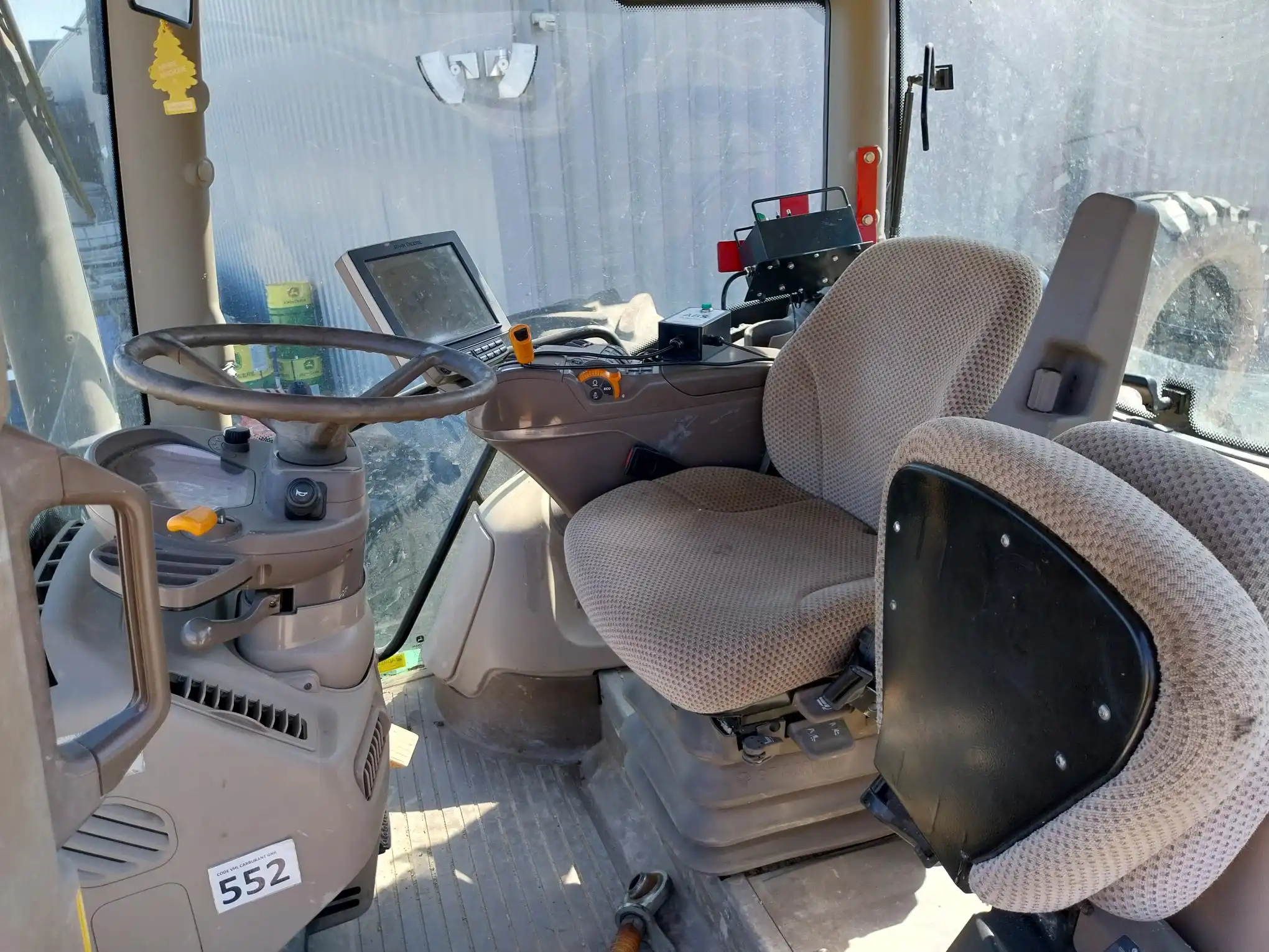 Image JOHN DEERE 6110R