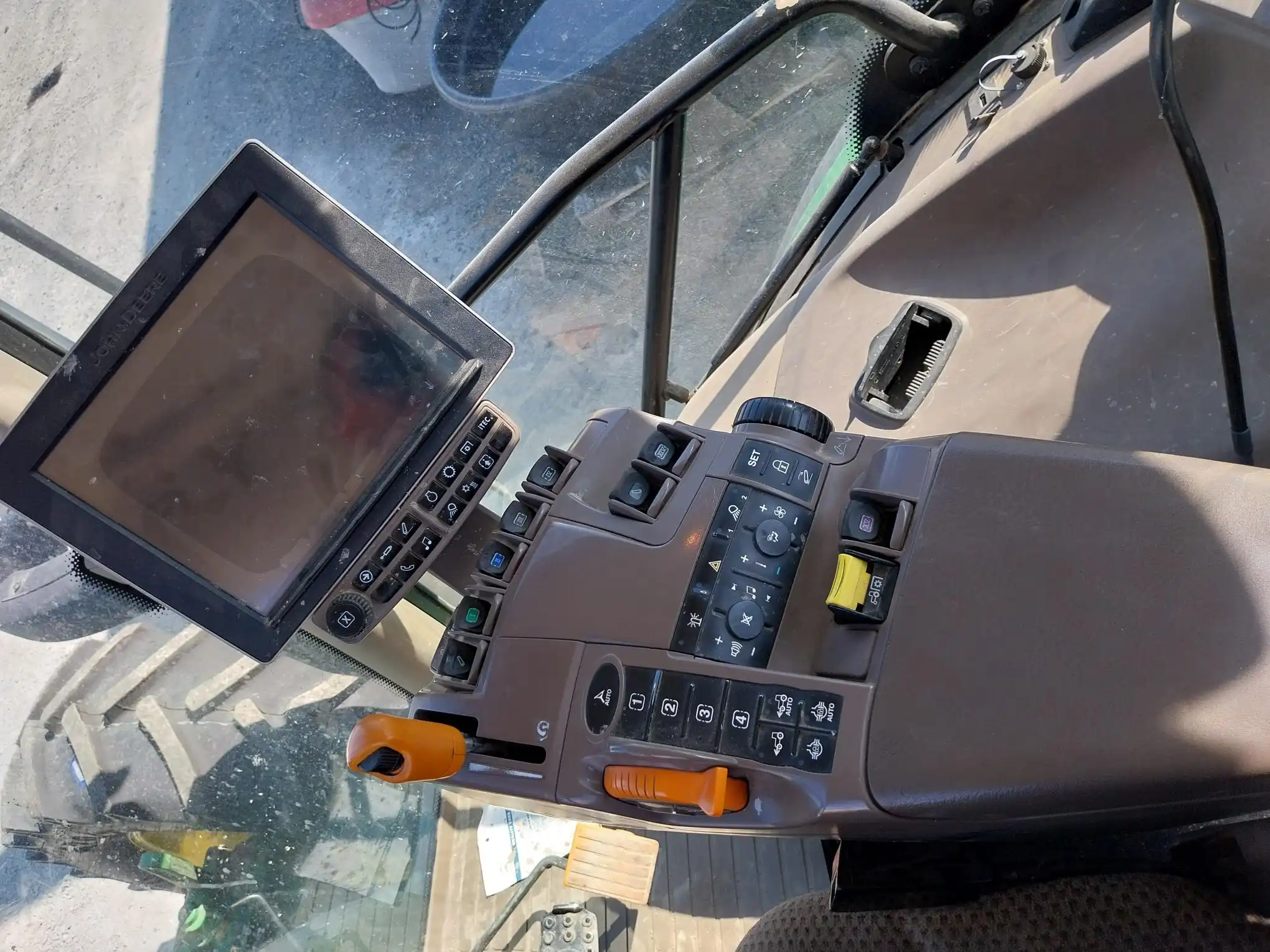 Image JOHN DEERE 6110R