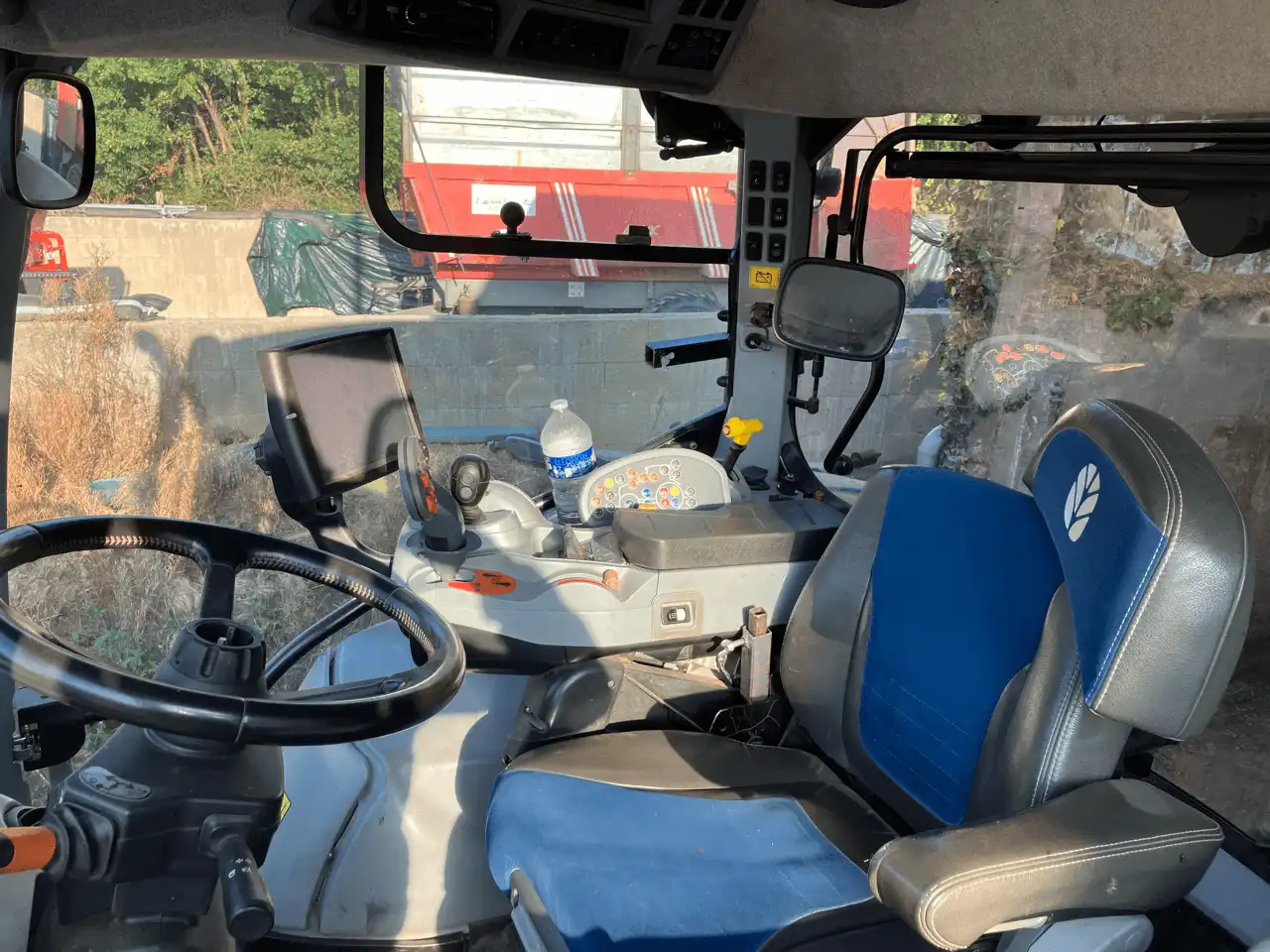 Photo NEW HOLLAND TRACTEUR NH T6