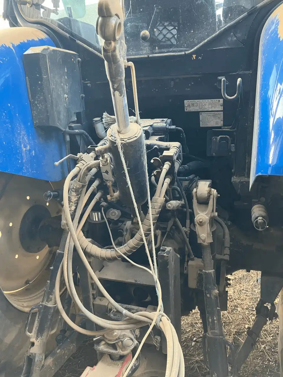 Image NEW HOLLAND TRACTEUR NH T6