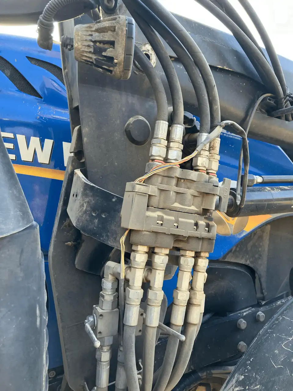 Image NEW HOLLAND TRACTEUR NH T6