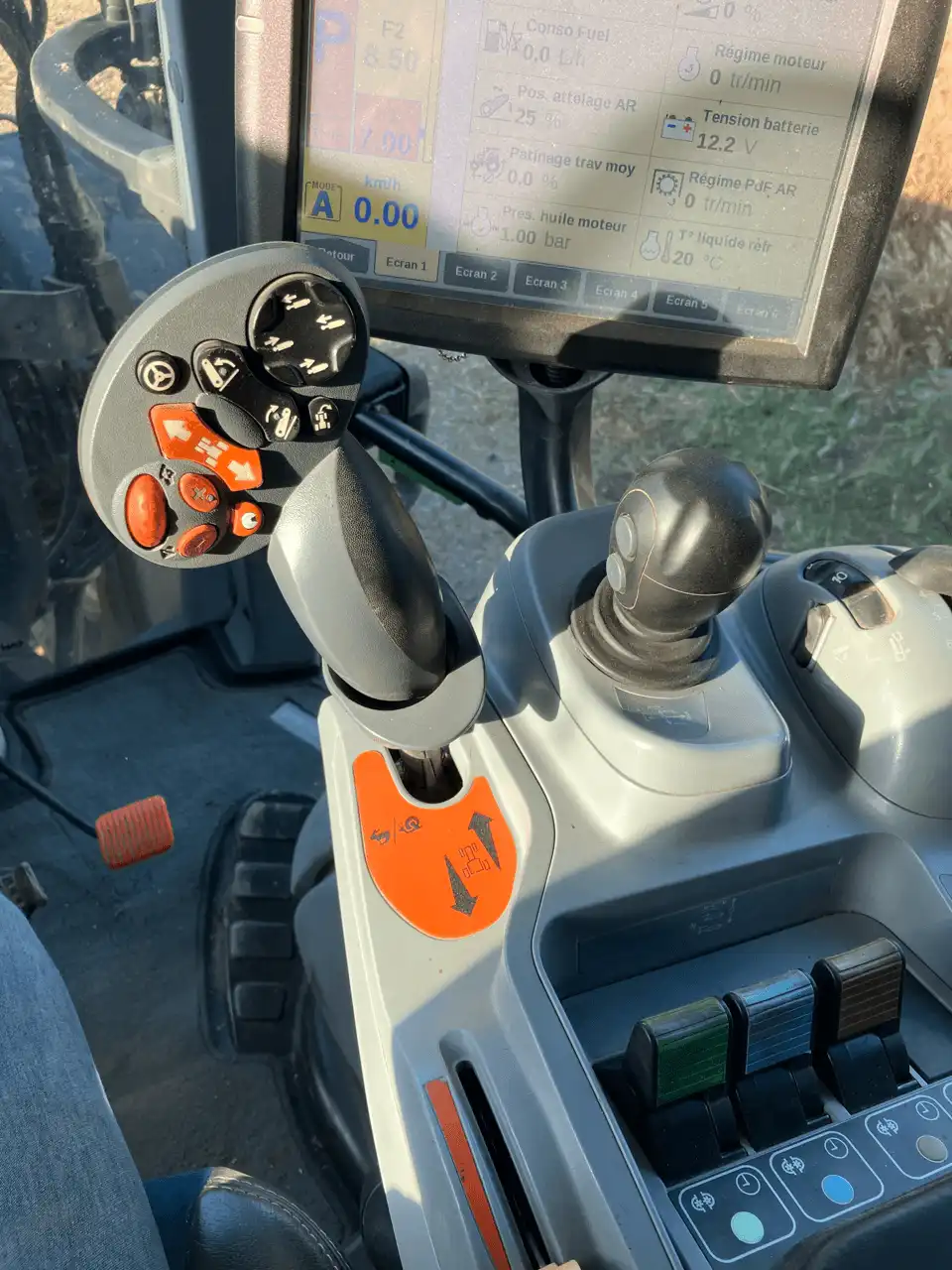 Image NEW HOLLAND TRACTEUR NH T6