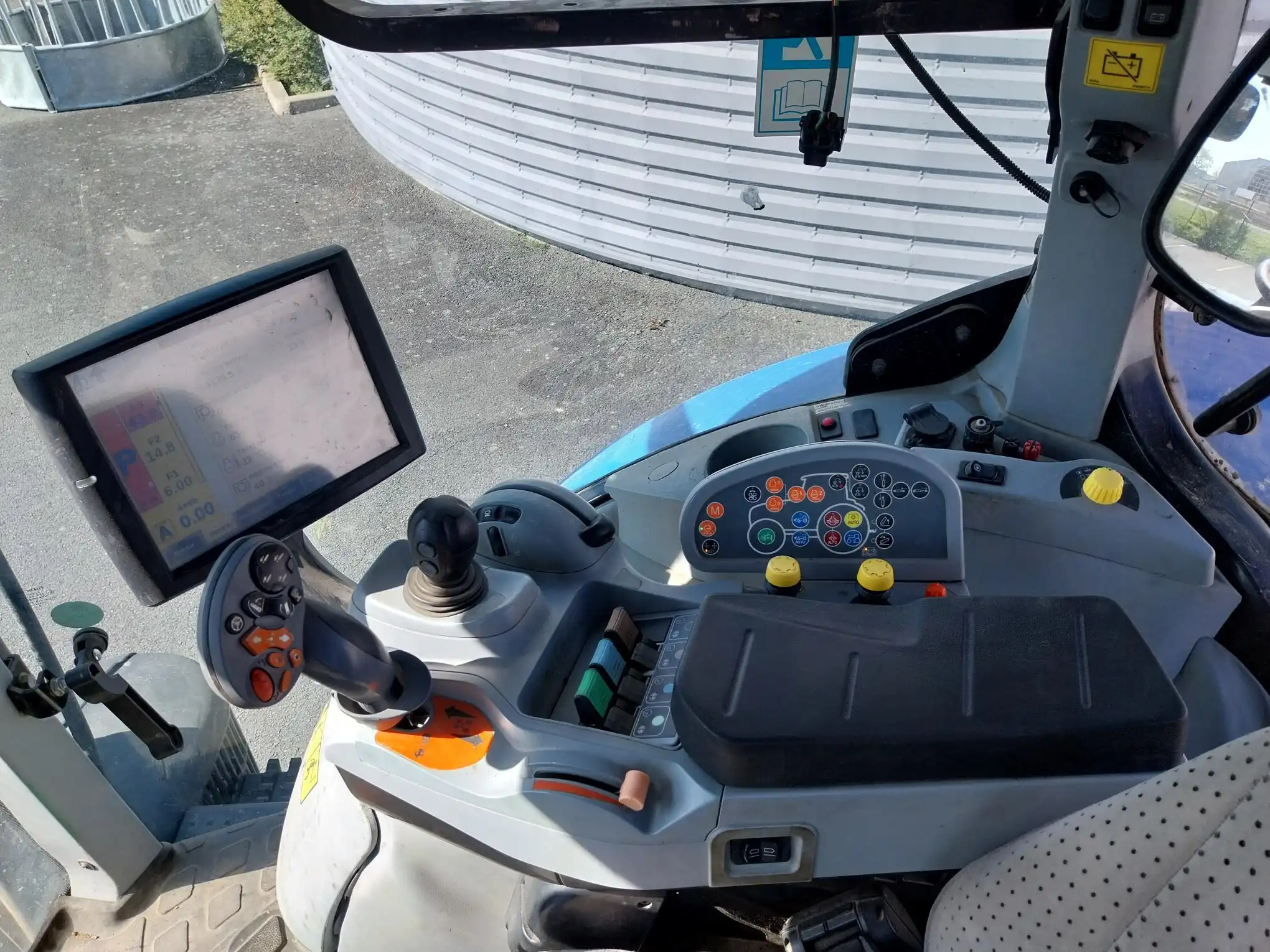 Image NEW HOLLAND TRACTEUR NEW HOLLAND T7 230