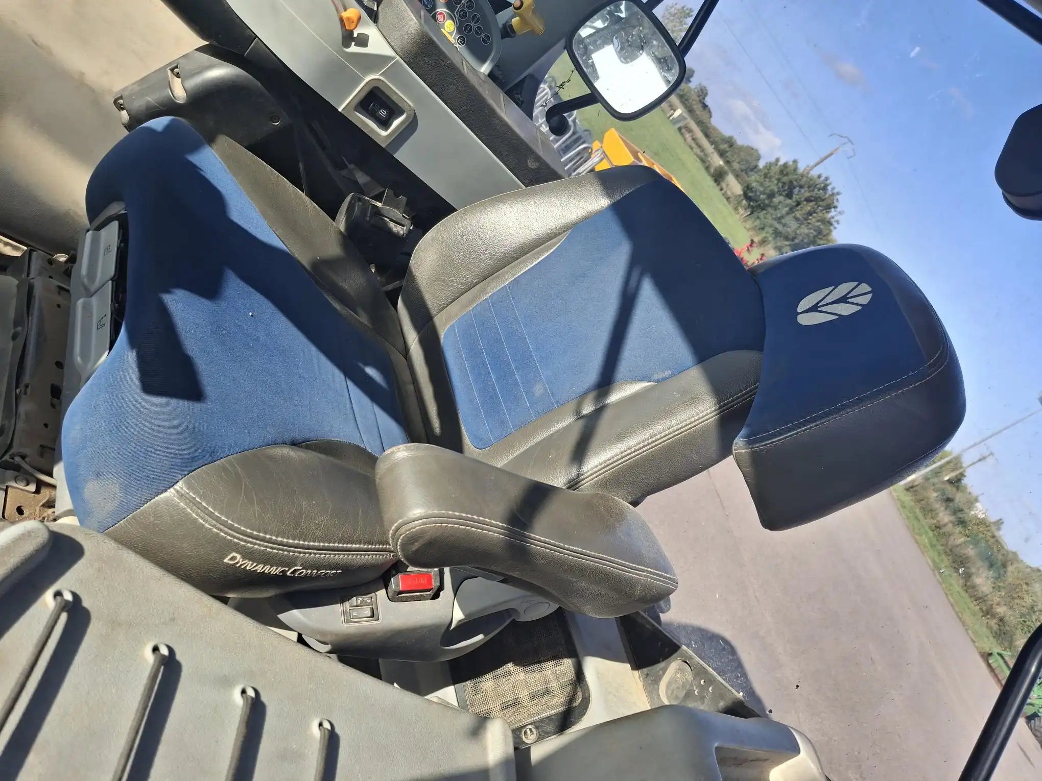 Image NEW HOLLAND TRACTEUR NH T7 190