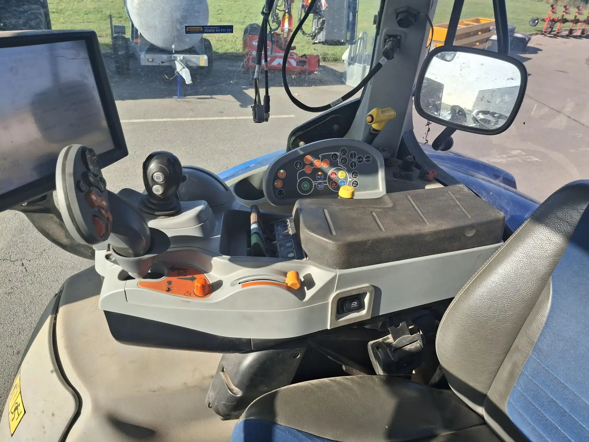 Image NEW HOLLAND TRACTEUR NH T7 190