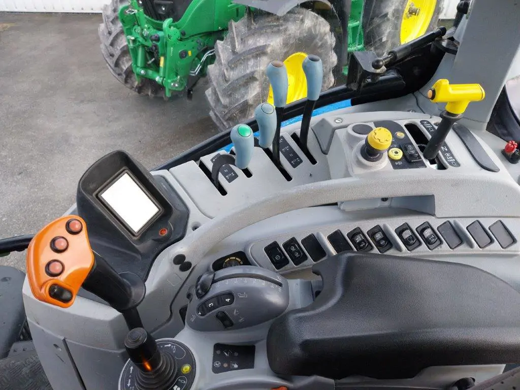 Image NEW HOLLAND TRACTEUR T7.195S NEW HOLLAND