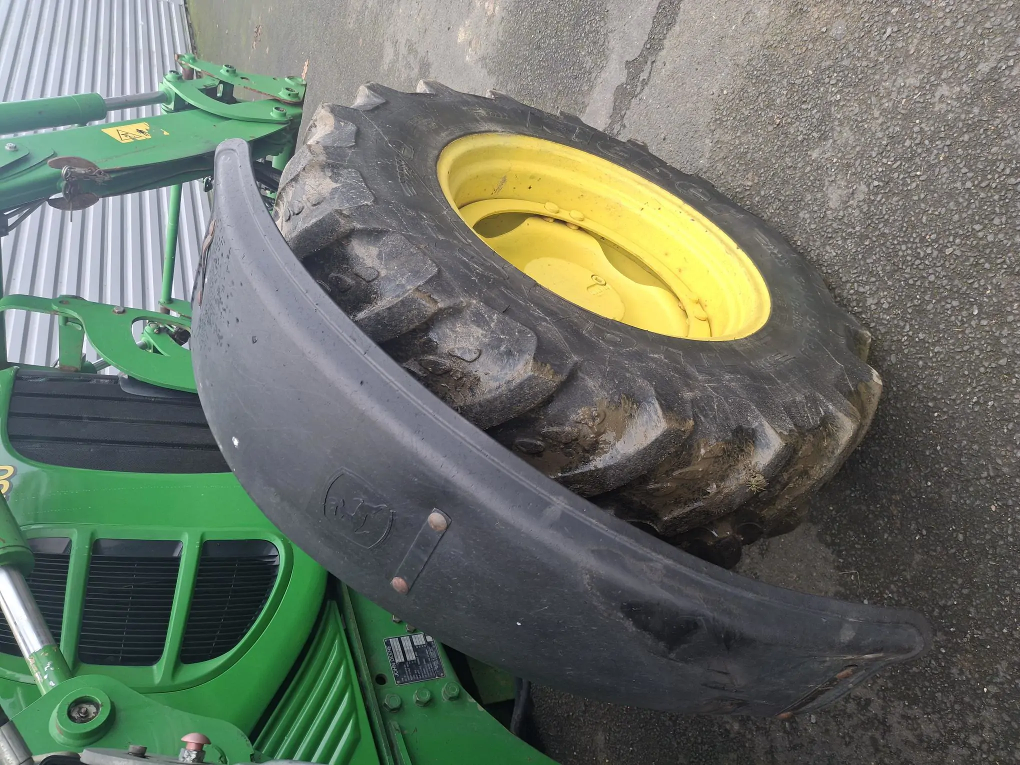 Image JOHN DEERE TRACTEUR JOHN DEERE 6130