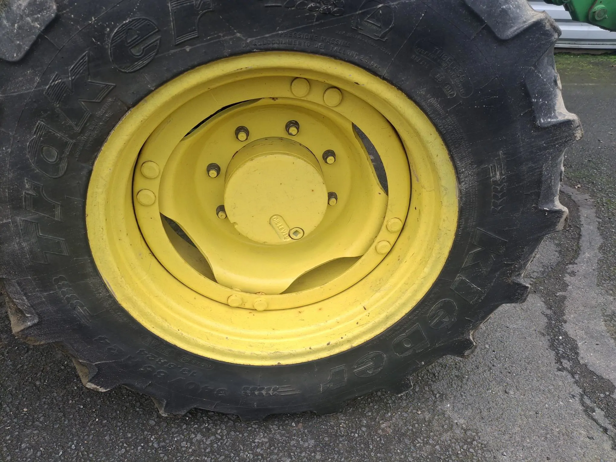 Image JOHN DEERE TRACTEUR JOHN DEERE 6130