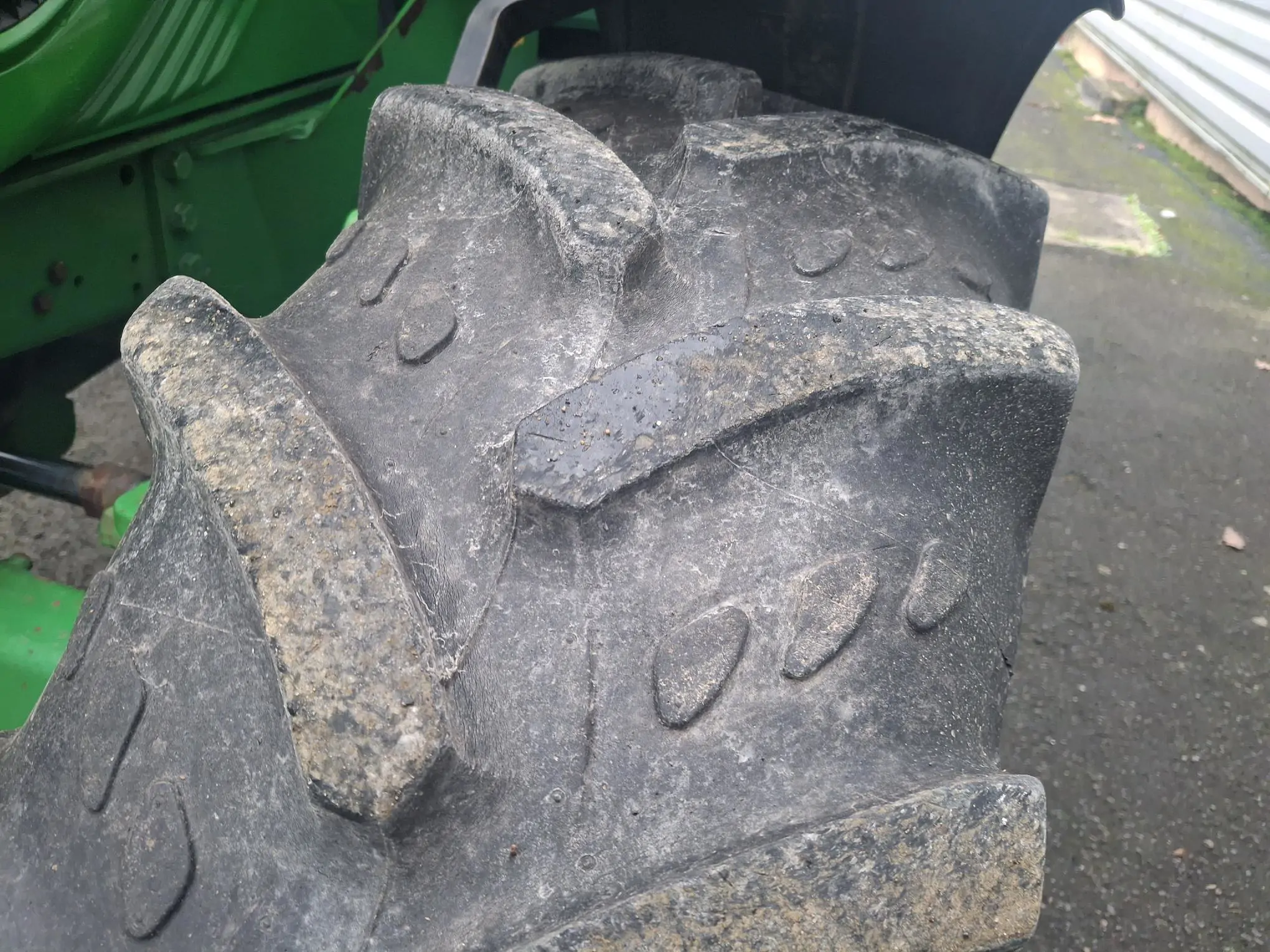 Image JOHN DEERE TRACTEUR JOHN DEERE 6130