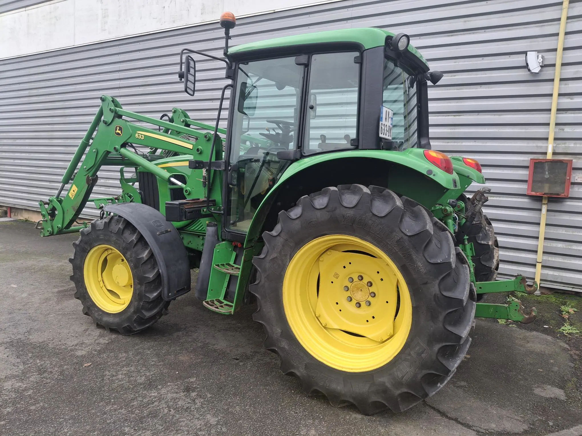 Image JOHN DEERE TRACTEUR JOHN DEERE 6130