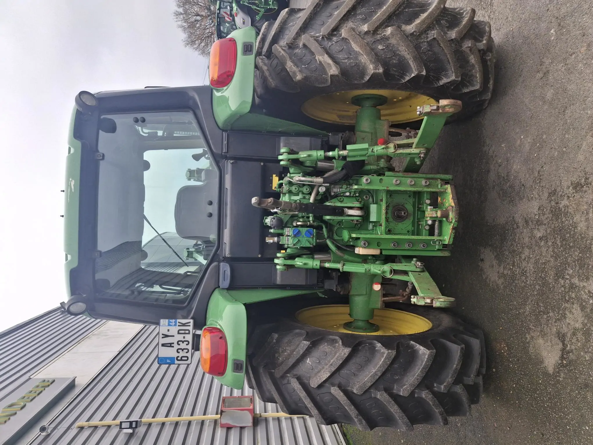 Image JOHN DEERE TRACTEUR JOHN DEERE 6130