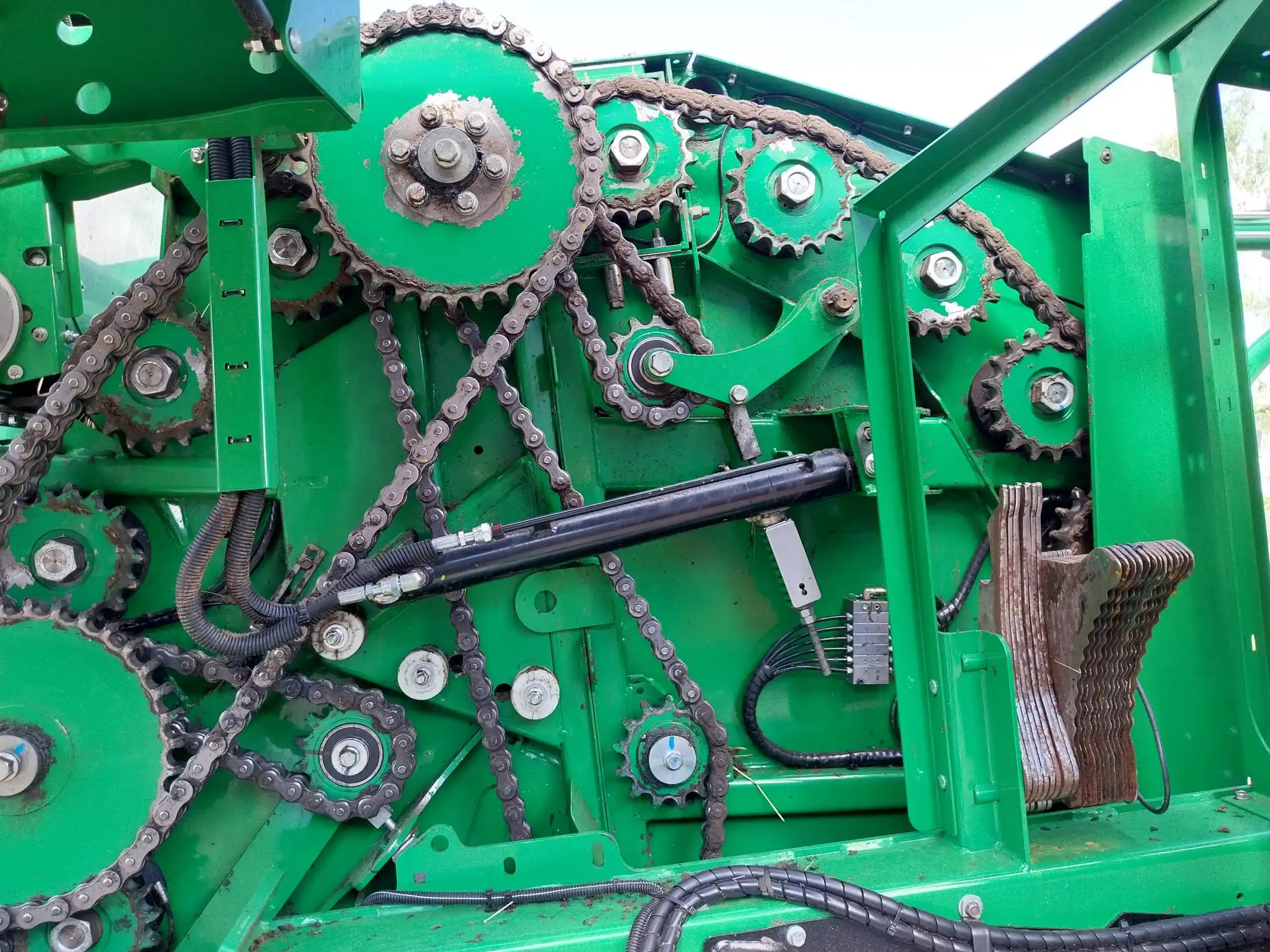 Image JOHN DEERE PRESSE ENRUBANNEUSE JD C441R