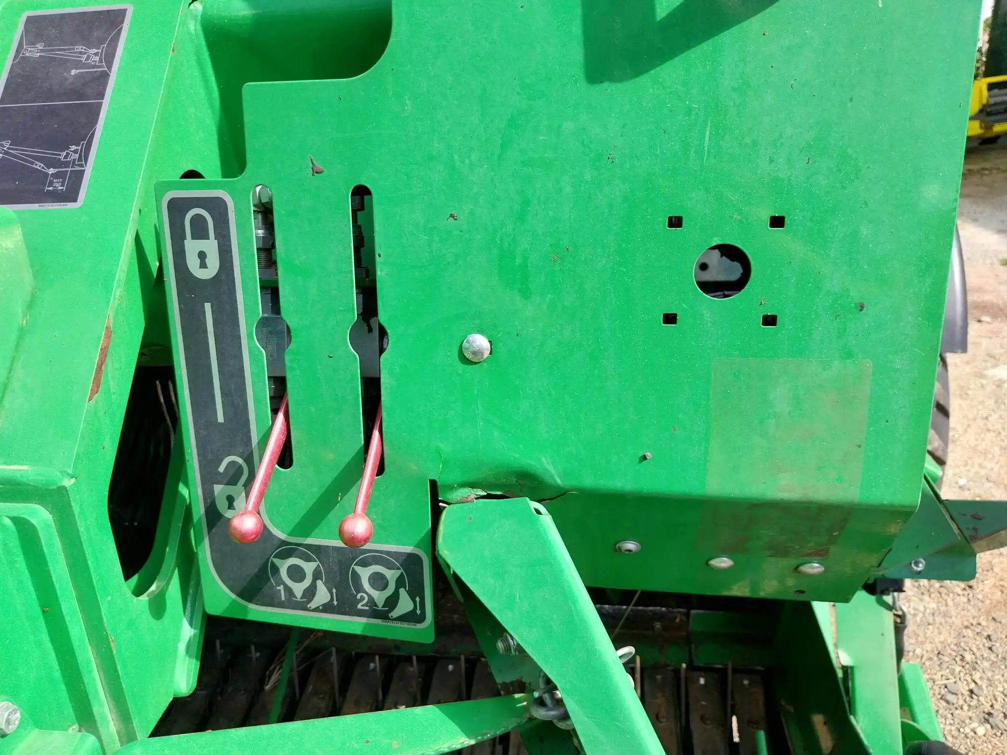Image JOHN DEERE PRESSE ENRUBANNEUSE JD C441R