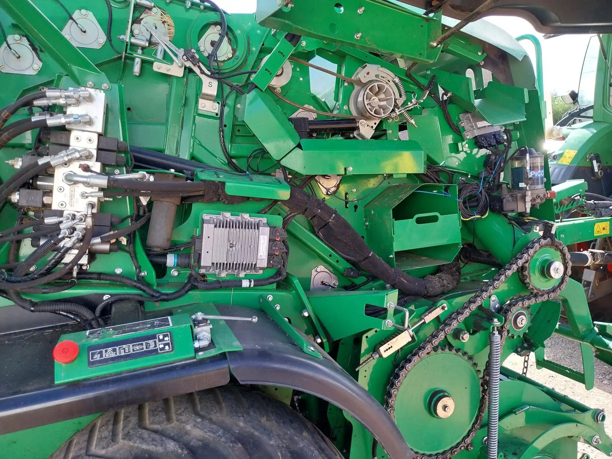 Image JOHN DEERE PRESSE ENRUBANNEUSE JD C441R