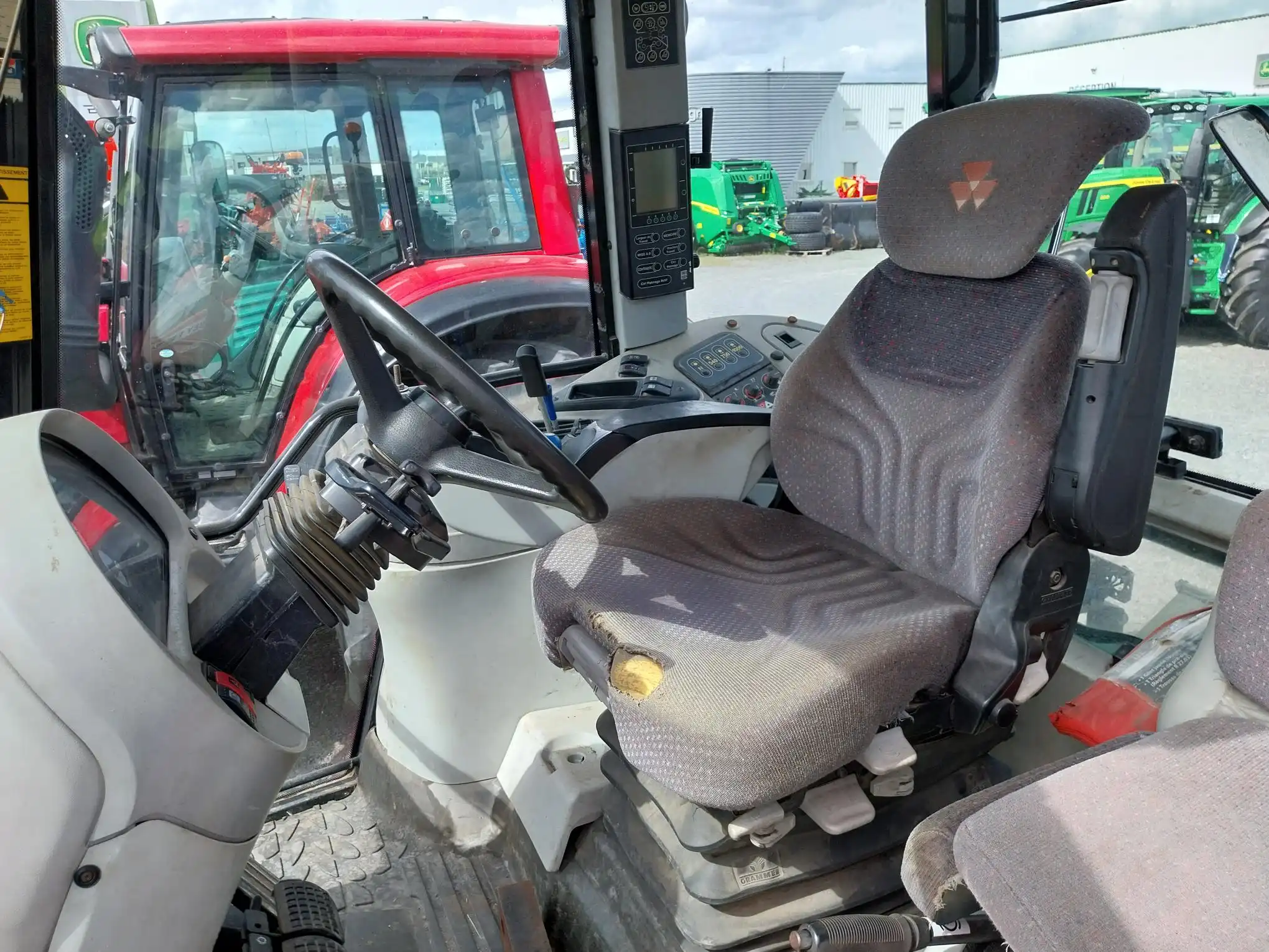 Image MASSEY FERGUSON TRACTEUR MASSEY FERGUSON 7465