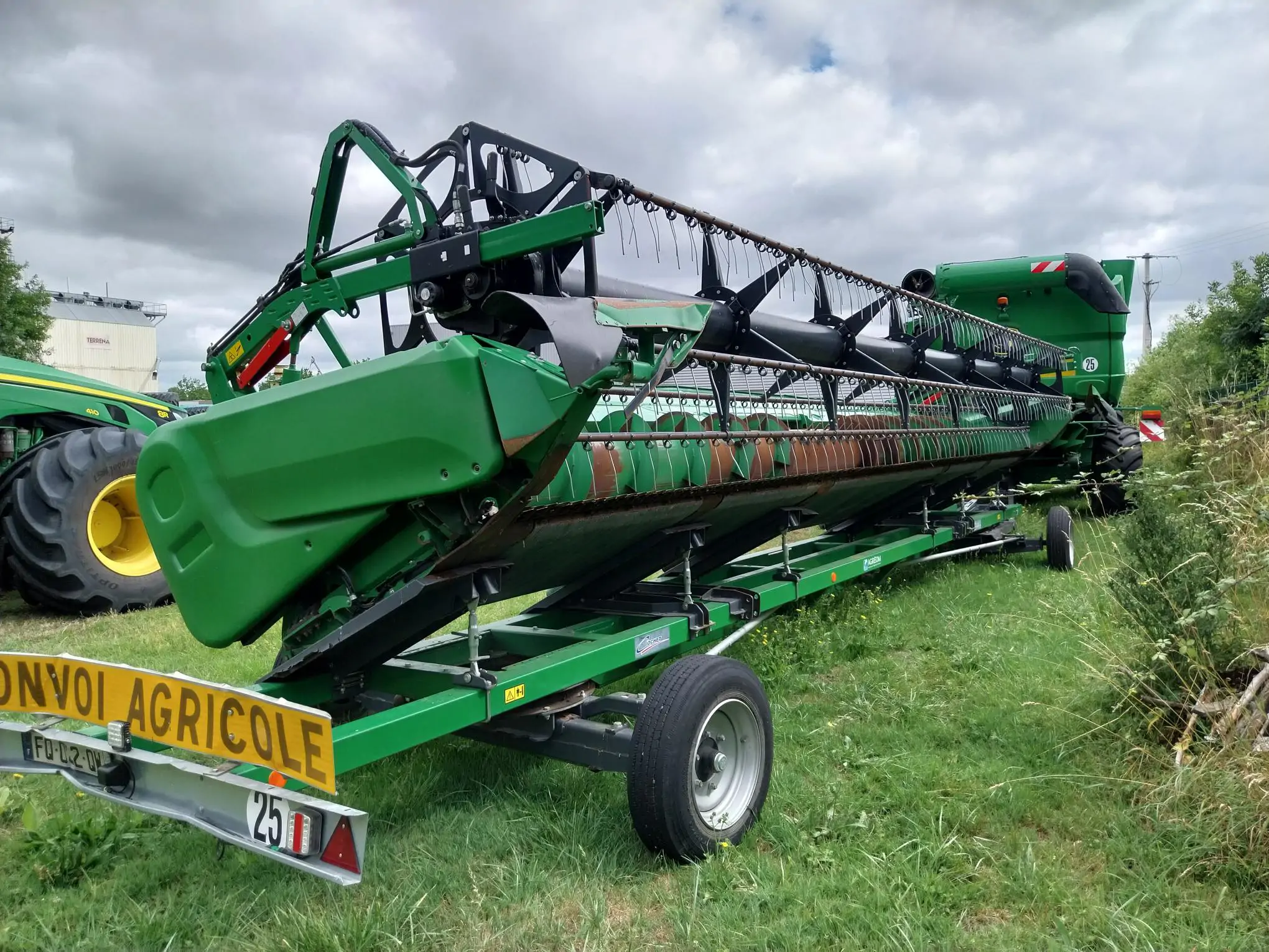 Image JOHN DEERE CHARIOT DE COUPE ET COUPE 730X