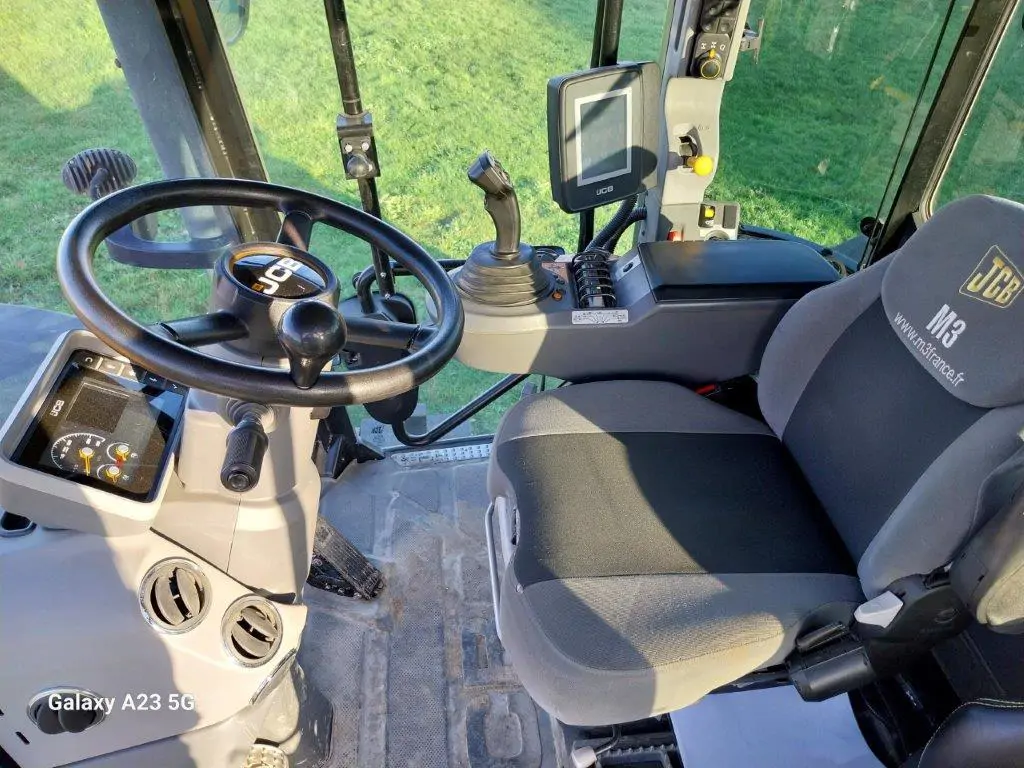 Image JCB TRACTEUR FASTRAC 4220