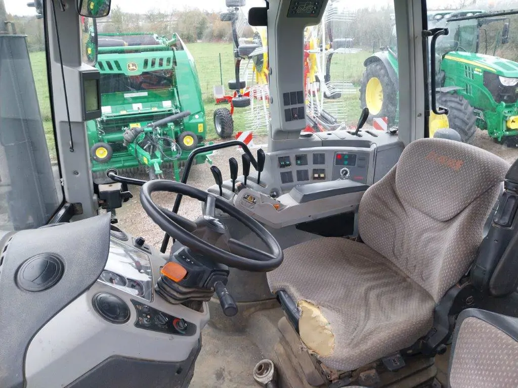 Image CLAAS TRACTEUR CLAAS ARION 810 OCC