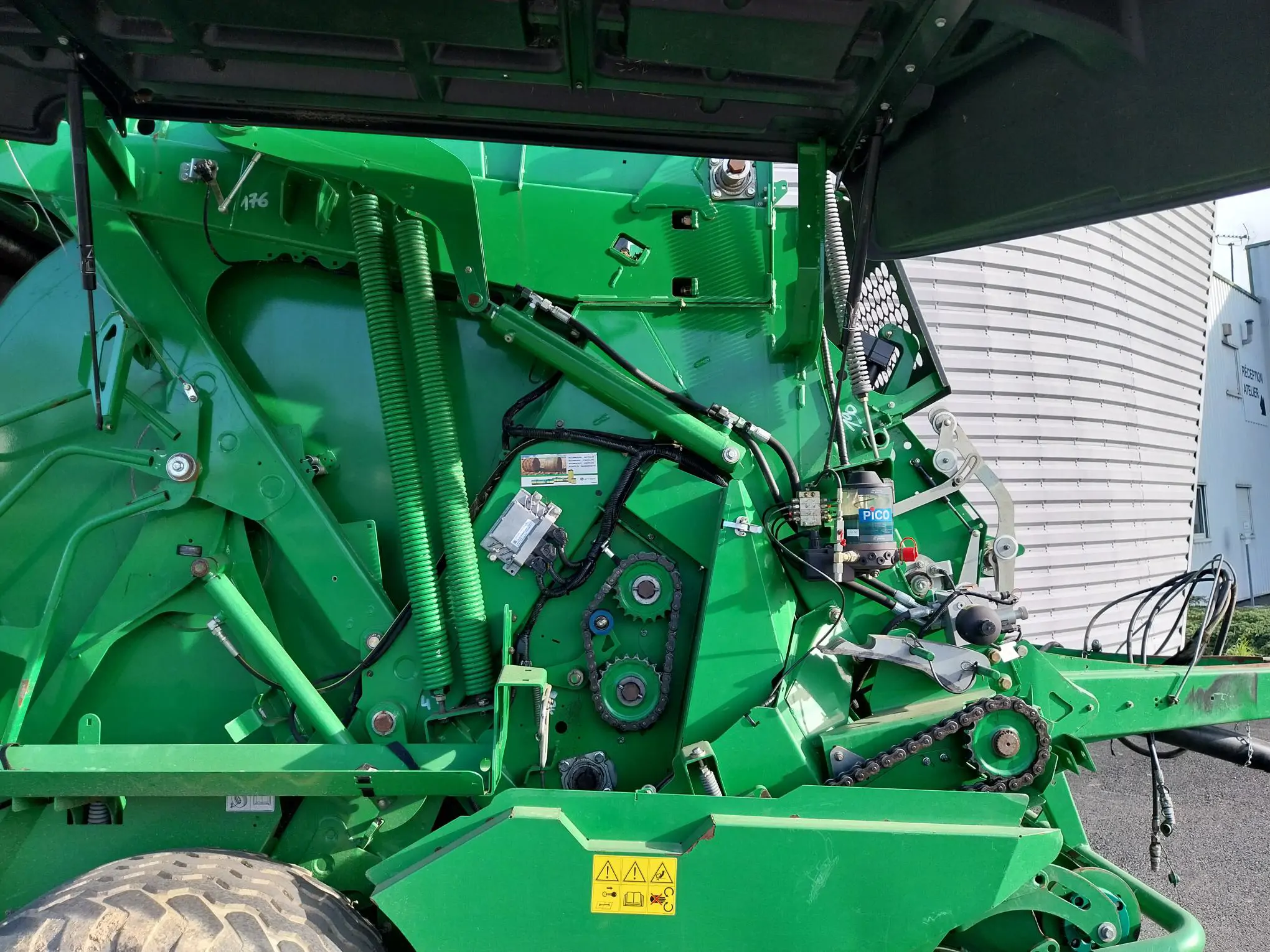 Image JOHN DEERE ROUND BALLER 990 HC